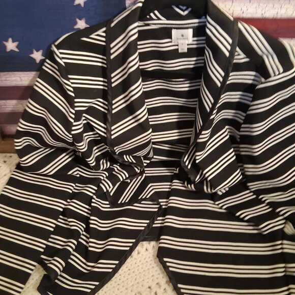 DRESS BARN BLAZER/JACKET--SIZE=L - Picture 5 of 5